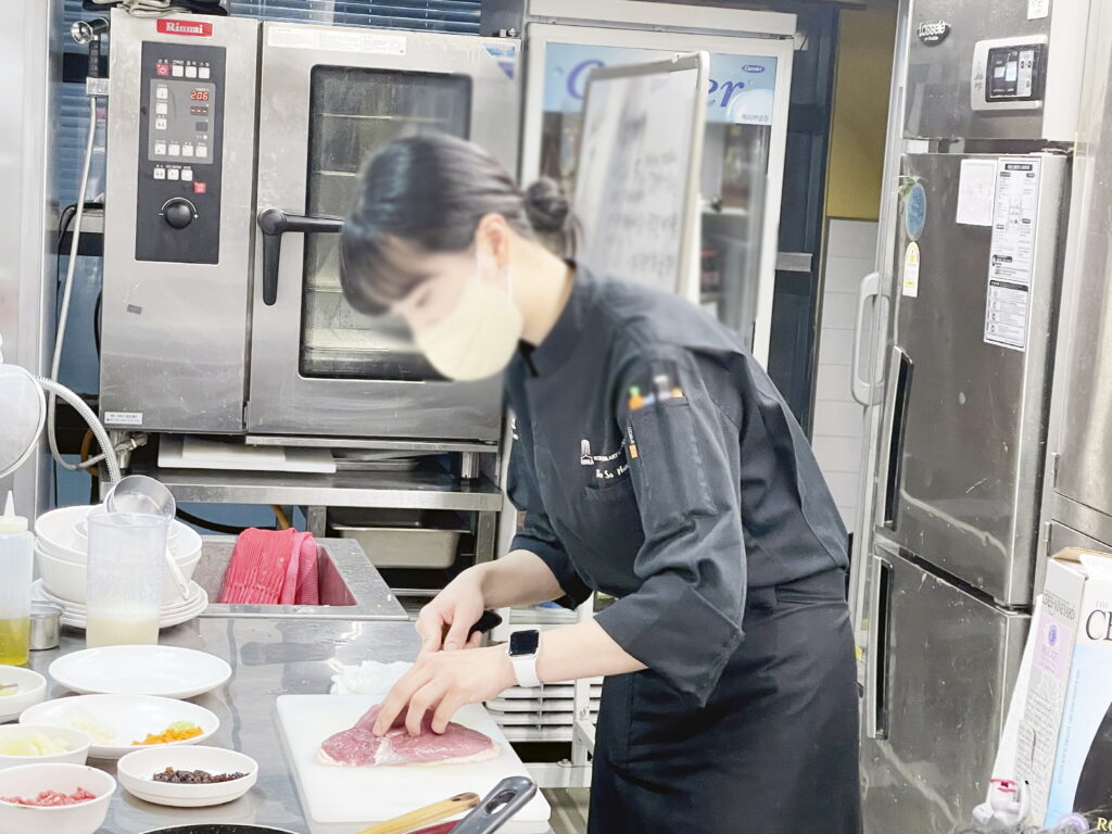 요리입시학원 오리 가슴살 스코링 실습 현장