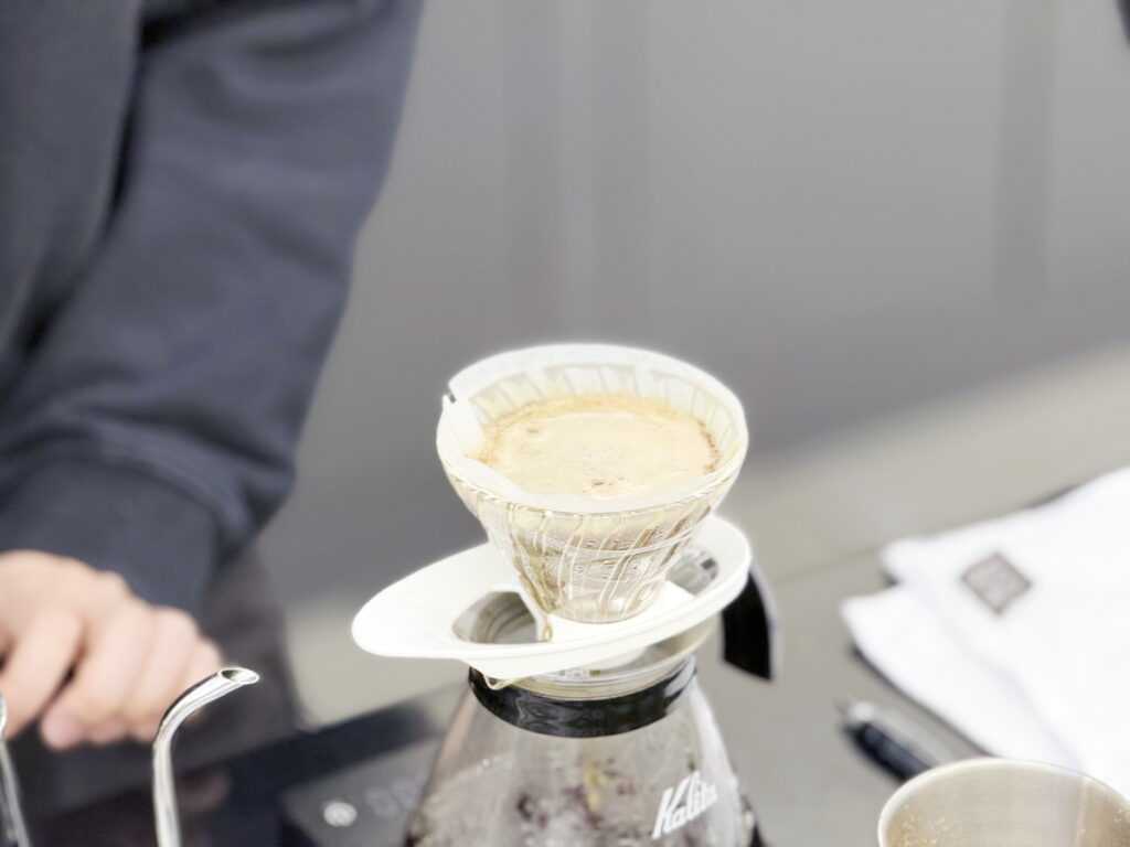 GCS바리스타자격증 에서 브루잉 커피 추출 시 발생하는 신선한 원두의 블루밍 현상