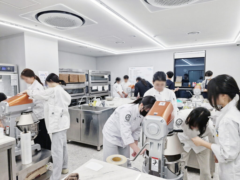 제빵기능사 소보로빵 글루텐 확인 및 믹싱 공정 교육