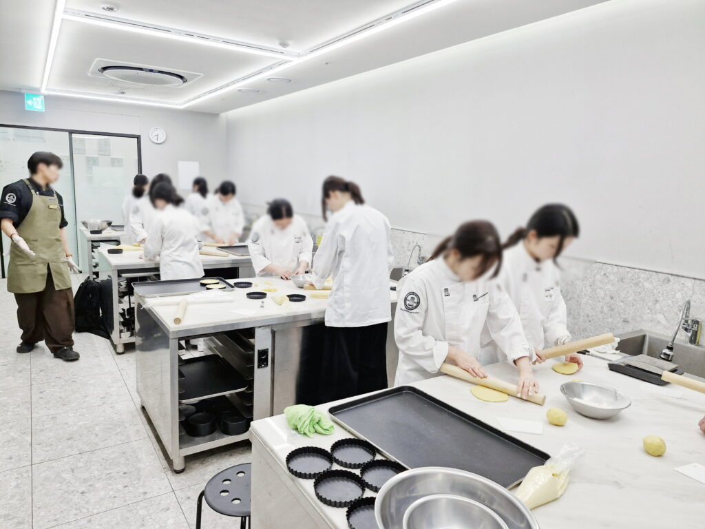 코리아요리아트아카데미 요리입시학원 제과제빵 실습실 전경